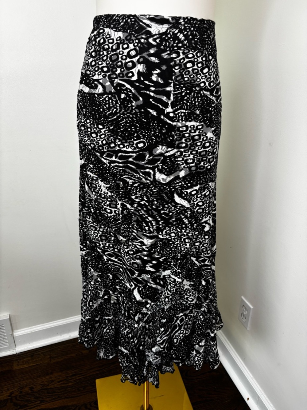 Black & White Patterned Ruffle-Hem Maxi Skirt